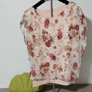 Chic Floral Blouse in Cream and Pink